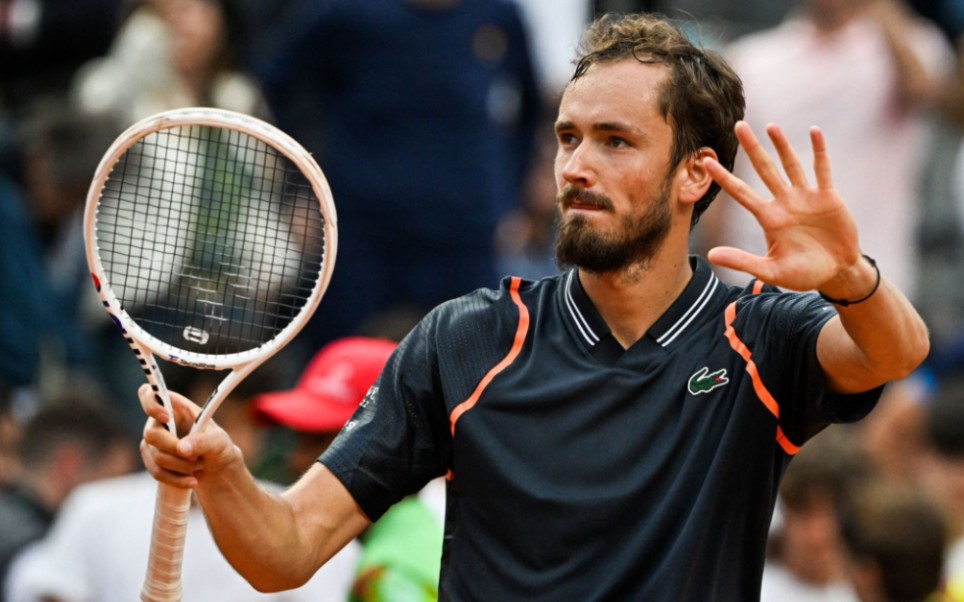 关于美国网球队碾压世界网球队，梅德韦杰夫绝境逆转的信息