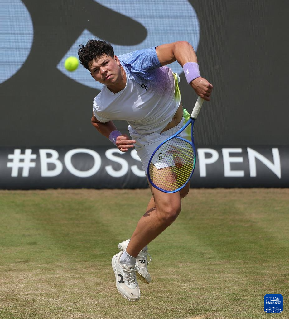 意大利网球队轻取美国网球队，兹维列夫制霸全场的简单介绍