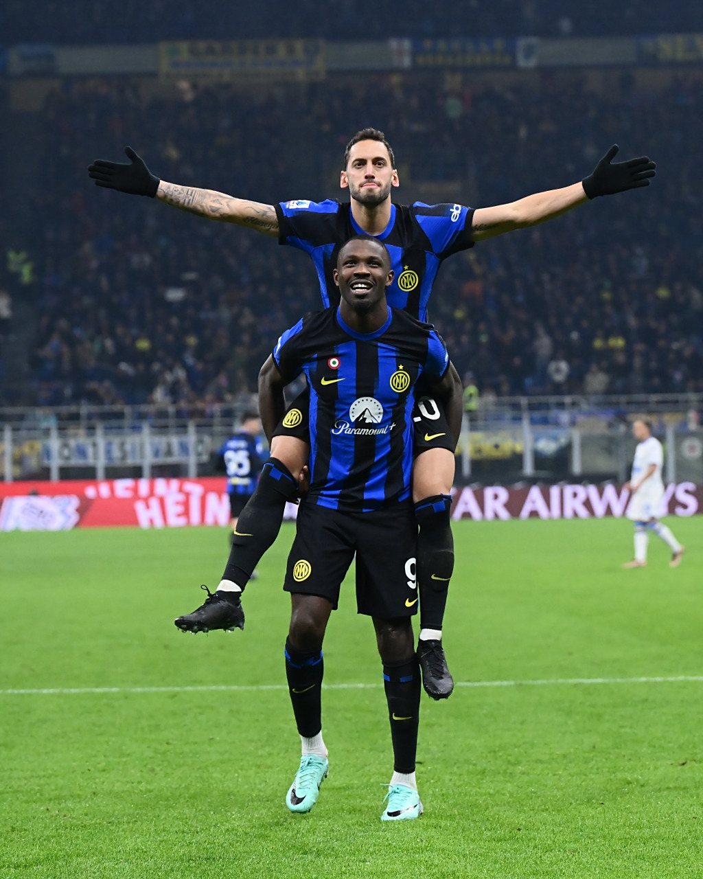 米兰体育-国米猛踢弗洛西诺内，国米剑出鞘