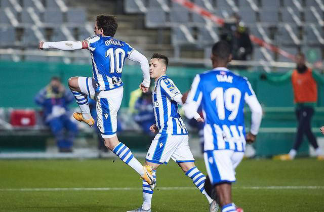 阿贾克斯战胜皇家社会,小组出线将近的简单介绍 阿贾克斯战胜皇家社会,小组出线将近的简单介绍