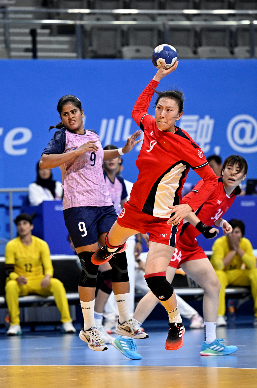 米兰体育-发光发亮！女子手球比赛魅力无限