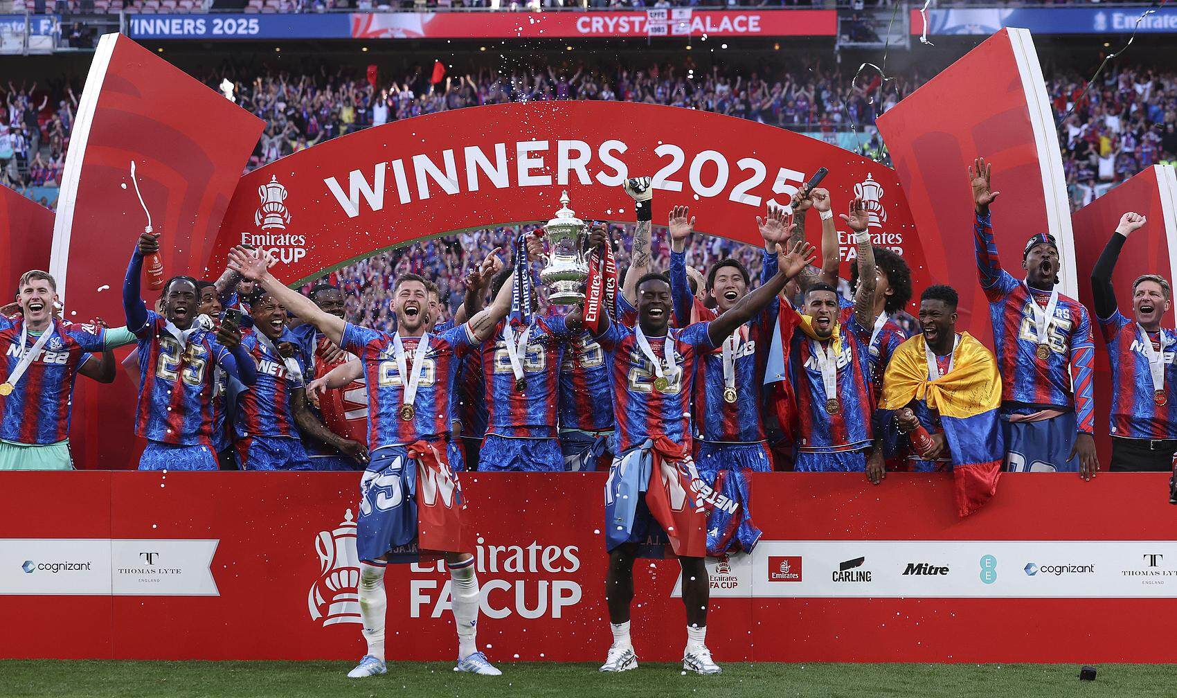 包含曼城胜利晋级欧洲足坛强强对话的词条