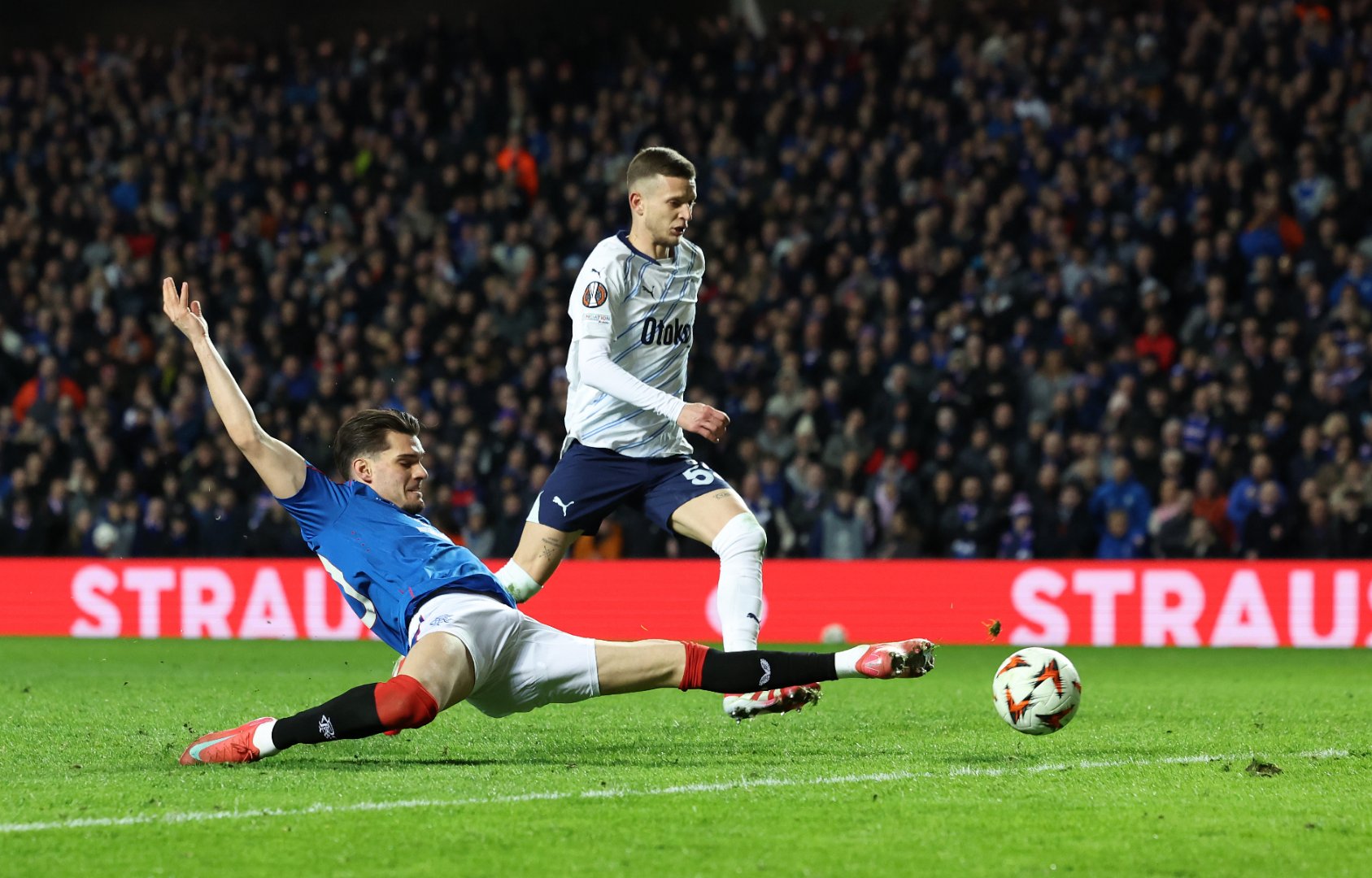 拉齐奥主场大破对手，赢得观众喝彩