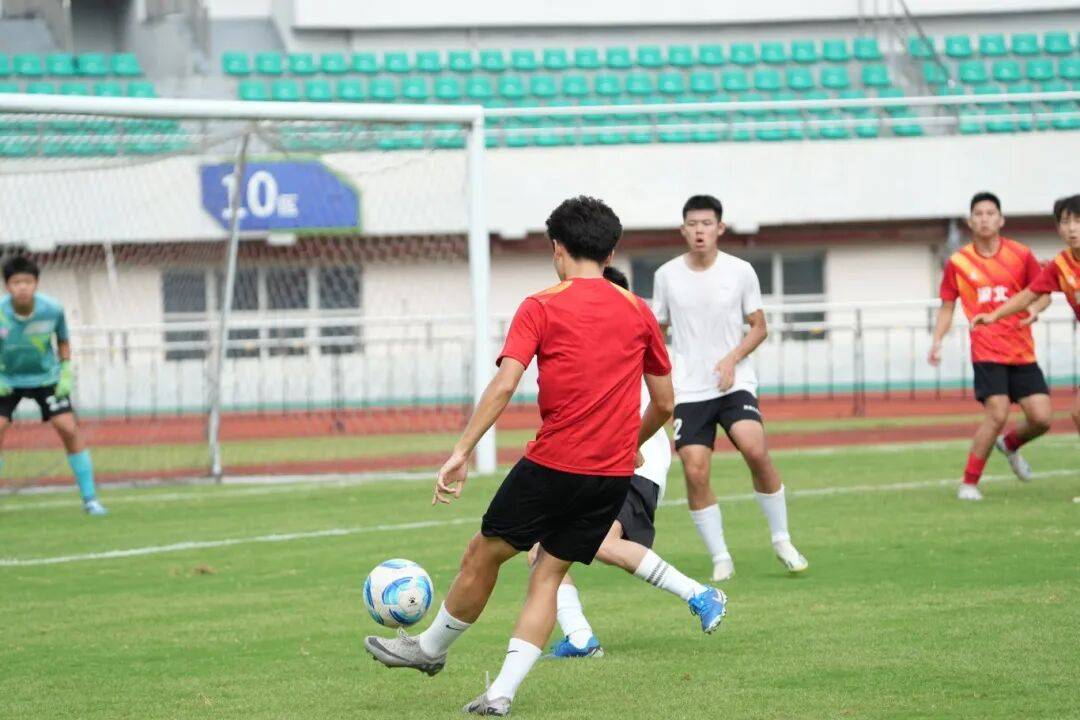 米兰体育官网-包含队员们在场上尽展风采,为球队争得胜利的词条