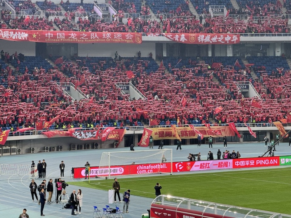 米兰APP下载-关于主场气氛热烈,球迷席上高唱队歌为球队加油的信息