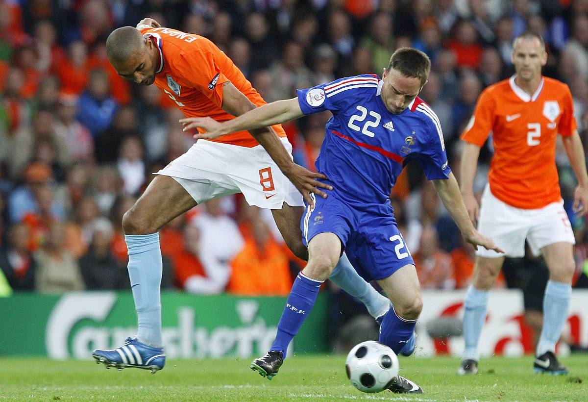 欧洲杯赛场纷争不断，备受关注焦点十足的简单介绍