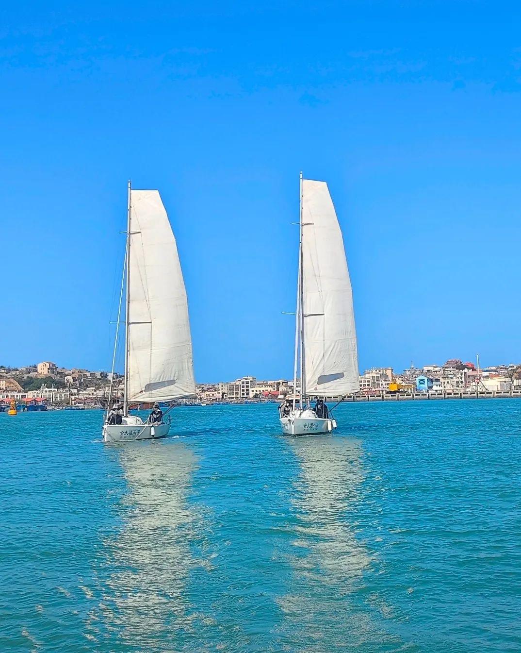 葡萄牙帆船选手风浪中展示出色技艺，获胜的简单介绍