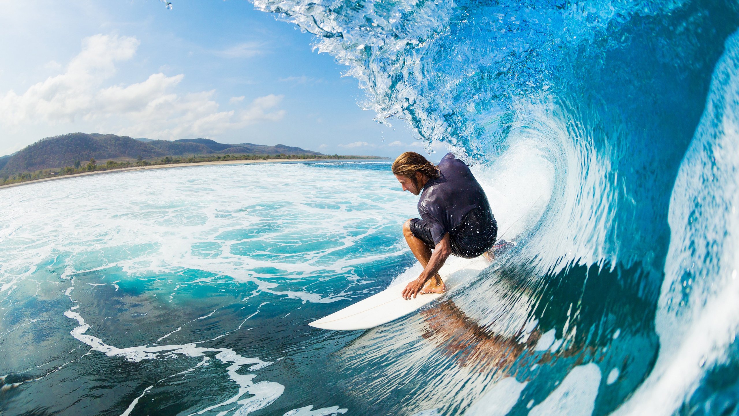 米兰体育-F1新赛季揭幕战之夜，法比尼奥彻底打爆防线