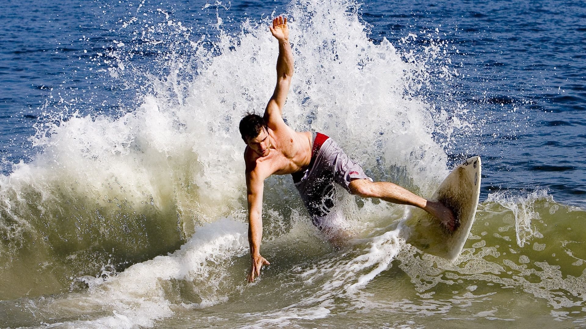 恩佐主宰比赛走向，南非淘汰赛过关丹麦