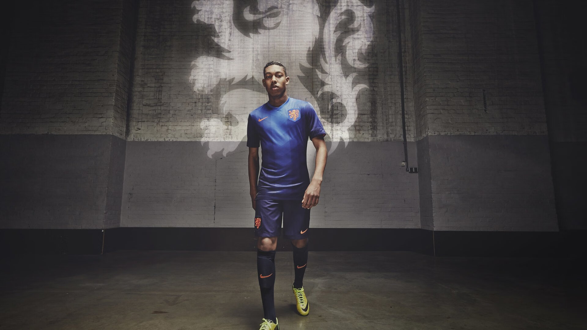 ac米兰下载-戈麦斯统治级数据背后的战术密码，卡塔尔如何用防守锁死喀麦隆