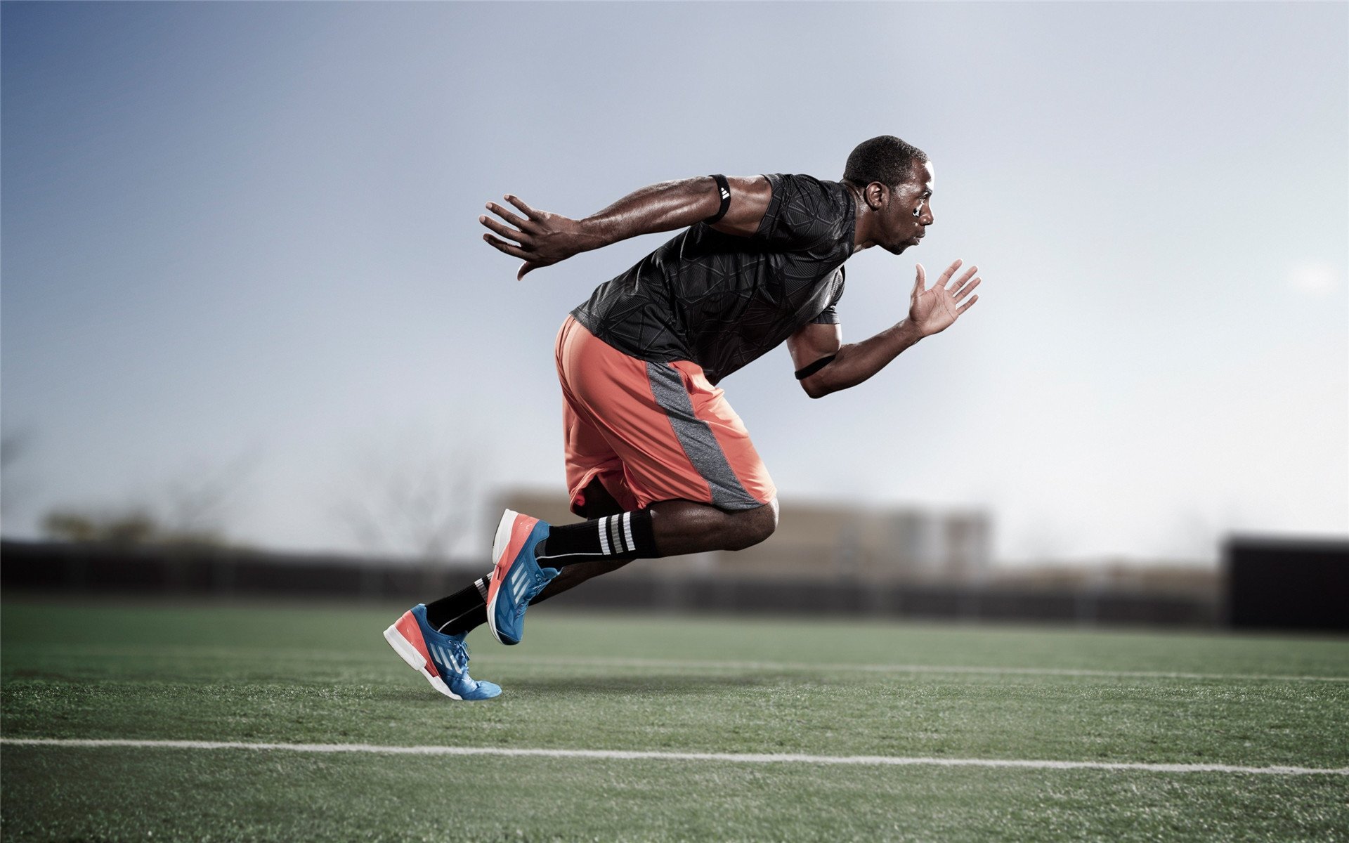 赛道新王诞生,皮亚斯特里驾驭阿斯顿马丁轻取红牛王朝