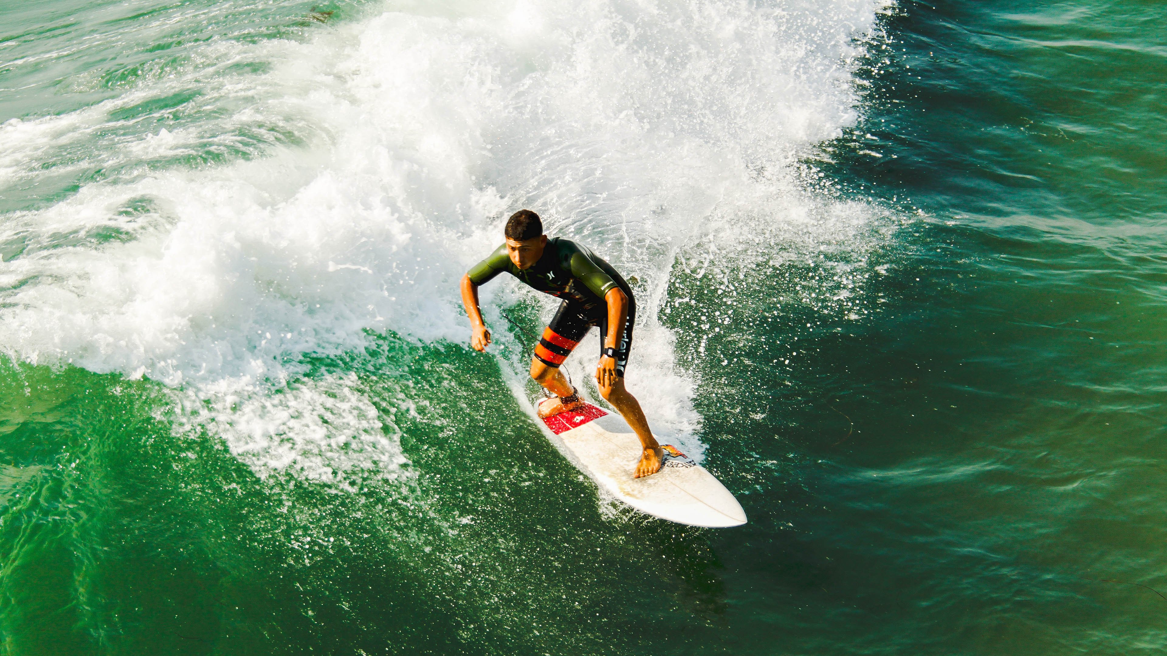 胡金秋独揽32分统治攻防，上海男篮主场大胜广州迎三连胜